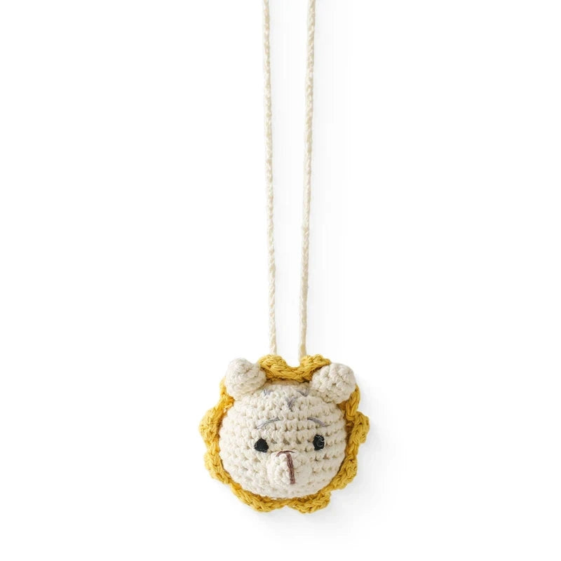 Animaux en crochet à suspendre Le coffre à jouets