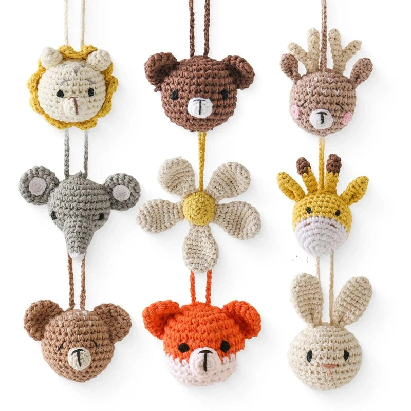 Animaux en crochet à suspendre Le coffre à jouets