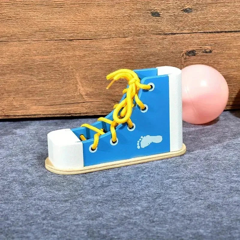 La chaussure d'apprentissage Le coffre à jouets
